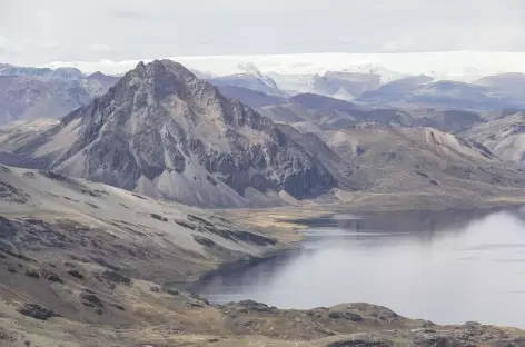 Vue sur la lagune Sibinacocha depuis le sommet du Huayhuro Punco - Pérou