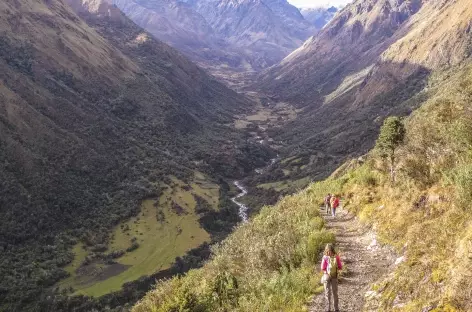 Descente dans la vallee du rio Racachaca