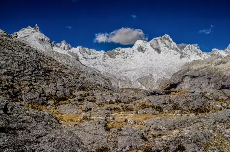 Belle vue sur les Santa Cruz en montant au col Osoruri - Pérou