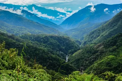 Belle vue sur les derniers plissements des Andes - Pérou