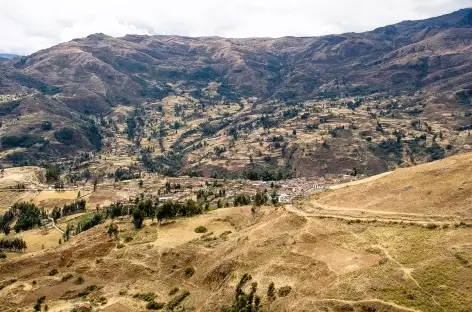 Descente sur le village de Chacas - Pérou
