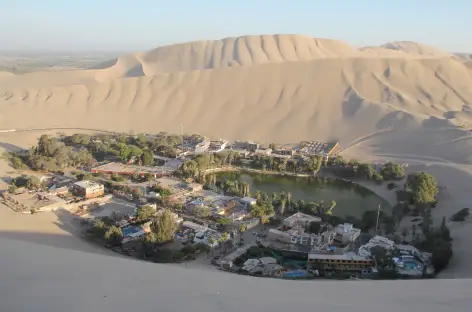 Océan de dunes autour de l'oasis de Huacachina - Pérou