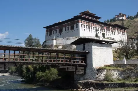 Ancien pont de bois sous le dzong de Paro - Bhoutan - 