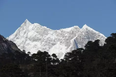 Première vue sur le Kangar Punsum  - Bhoutan