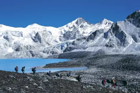 Trek le long d'un lac, Lunana - Bhoutan