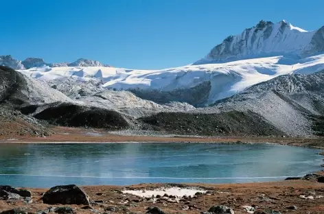Parmi les derniers lacs d'altitude - Bhoutan