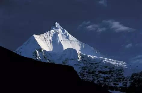 Jichu Drake au lever du soleil depuis Jangothang - Bhoutan