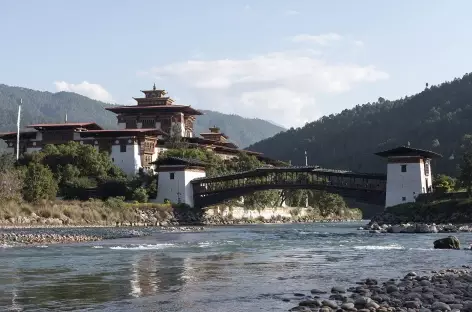 Pont de bois et dzong de Punakha - Bhoutan