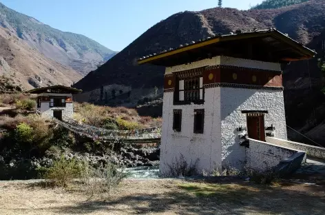 Pont suspendu sur chaînes construit par Thangthong Gyelpo - Bhoutan