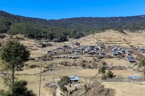Le village d'Ura et son grand temple