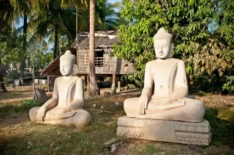 Chez un tailleur de marbre à Pursat - Cambodge