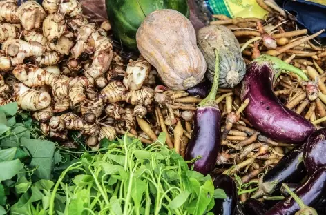 Détail d'un étal de légumes sur un marché - Cambodge