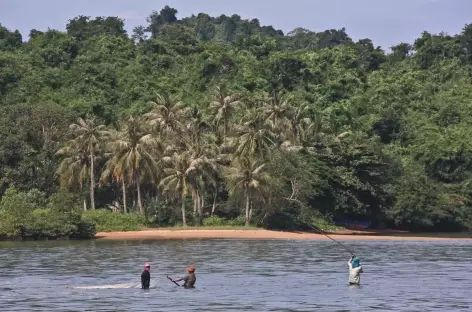 Navigation à travers les îles de la Mer de Siam - Cambodge