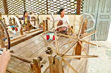 Visite d'un atelier de tissage - Cambodge