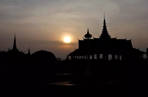 Coucher de soleil sur le palais royal de Phnom Penh - Cambodge