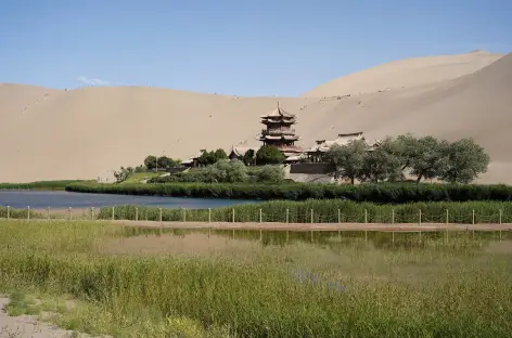 Dunhuang, temple et lac du Croissant de Lune - Chine
