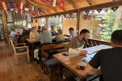 Osh, repas au restaurant Tsarskii Dvor - Kirghizistan