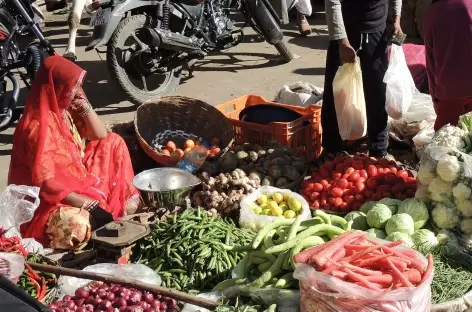 Marché : vendeuses de légumes - Rajasthan, Inde