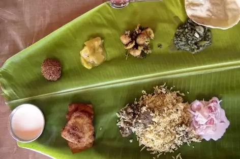 Le thali est typique du Sud de l'Inde, l'assiette est remplacé par la feuille de bananier !
