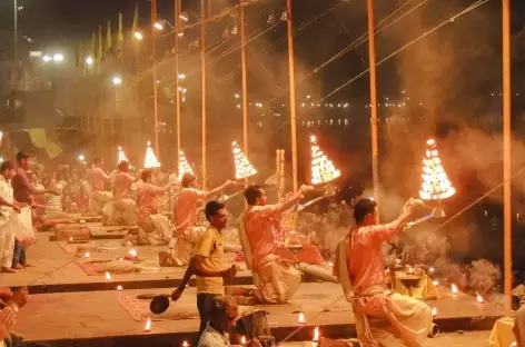 Cérémonie du soir à Varanasi, Uttar Pradesh - Inde - 