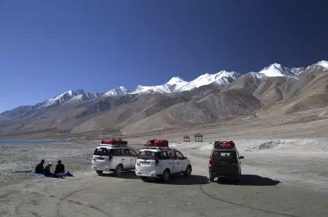 Ambiance désertique sur les rives du lac Pangong Tso - Ladakh, Inde - 