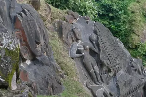 Rochers sculptés d'Unakoti