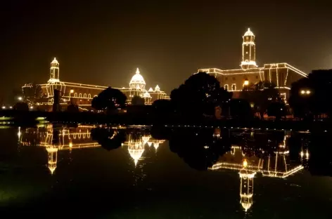 Arrivée nocturne à  Delhi, Rajasthan - Inde - 