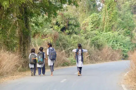 Sur le chemin de l'école - Gujarat