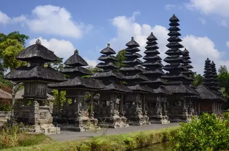 Merus à toits multiples au temple de Taman Ayun, Bali - Indonésie - 