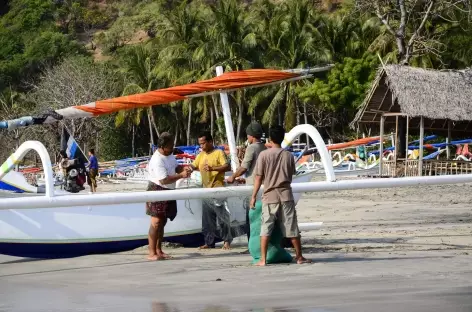 Sur plage de Pasir Putih, Bali - Indonésie