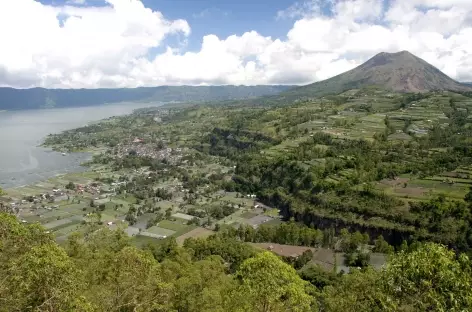 Randonnée le long de la crête nord de la caldeira du Batur, Bali - Indonésie