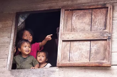 Traversée de villages à pied, Ile de Samosir, Sumatra - Indonésie