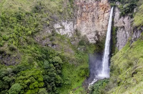 Cascade de Sipiso-piso, Sumatra - Indonésie