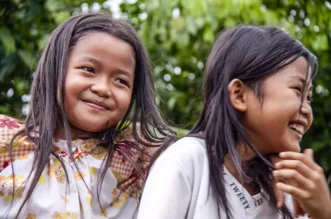 Jeunes filles niassiennes, Sumatra - Indonésie