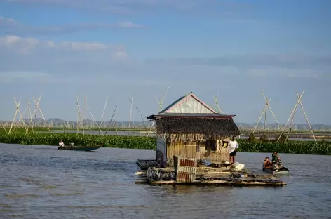 Maisons flottantes sur le lac Tempe, Sulawesi - Indonésie