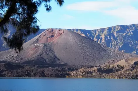 Lac Segara Anak, au volcan Rinjani, Lombok - Indonésie