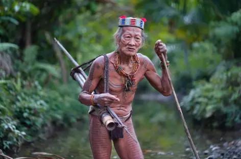 Hommes-fleurs de Mentawai, île de Siberut - Indonésie