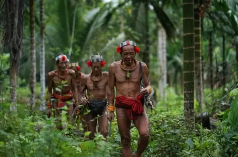 Hommes-fleurs de Mentawai, île de Siberut - Indonésie