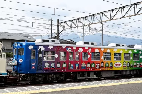 Train coloré à Kawaguchiko - Japon