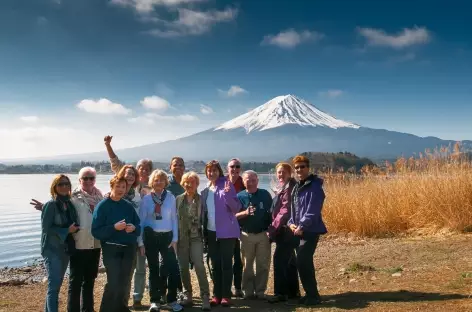 Lac Kawaguchiko et le Fuji-san en arrière-plan, Japon