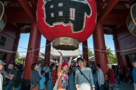 Lanterne géante à l’entrée du temple Sensi-ji – Tokyo, Japon