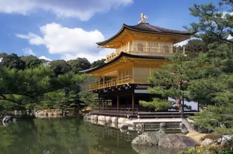 Pavillon d'or (ou temple de Kinkakuji) à Kyoto, Japon