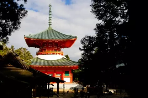 Grande pagode laquée vermillon de Danjo Garan, Koya San - Japon