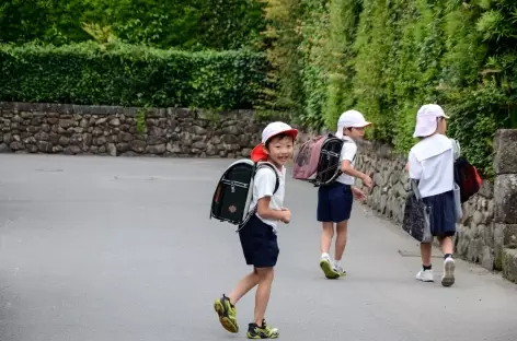 Jeunes Japonais au retour de l'école - Japon