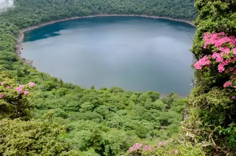 Lac de cratère d'Onami - Japon