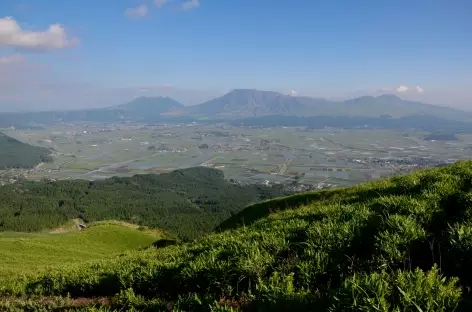 Immense caldeira du volcan Aso - Japon