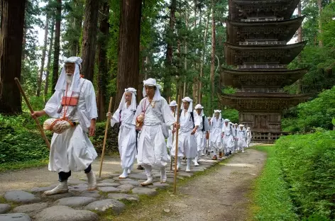 Pèlerins sur les chemins sacrés de Dewa Sanzan - Japon