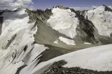 Vue depuis le sommet du cirque de Kochkol 4810 m - Kirghizie