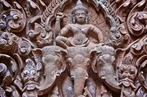 Bas-relief en grès rose à Bantey Srei - Cambodge