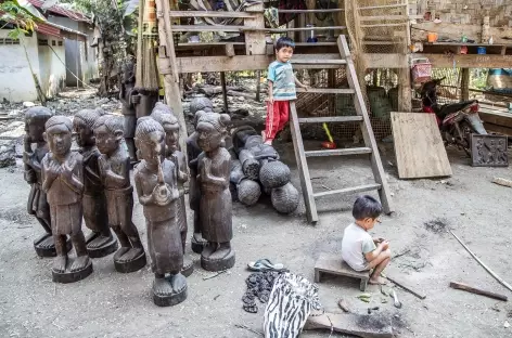 Rencontre avec une famille de sculpteur - Laos